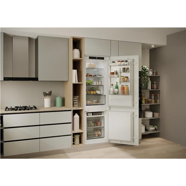 COMBINATI Candy CNBQT3518E Frigorifero Classe E 251lt no Frost